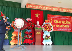 Thầy và trò trường THCS Nguyễn Trãi vui đón  ngày khai trường Năm học 2025-2026