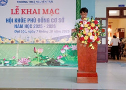 Ảnh: Thầy giáo Nguyễn Văn Phương đọc thư của Chủ tịch Hồ Chí Minh về toàn dân tập thể dục, với nhan đề "Sức khỏe và thể dục" vào ngày 27/3/1946.