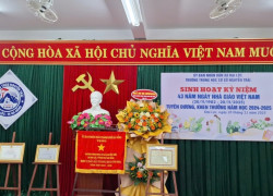 Toàn cảnh lễ sinh hoạt kỉ niệm 43 năm ngày Nhà giáo Việt Nam