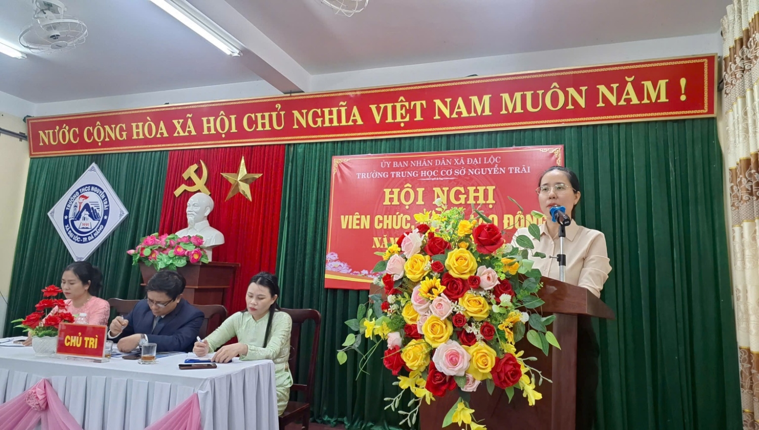 Đ/c Nguyễn Thị Thanh Nhàng-ĐUV- Phó chủ tịch UBND xã Đại Lộc phát biểu.