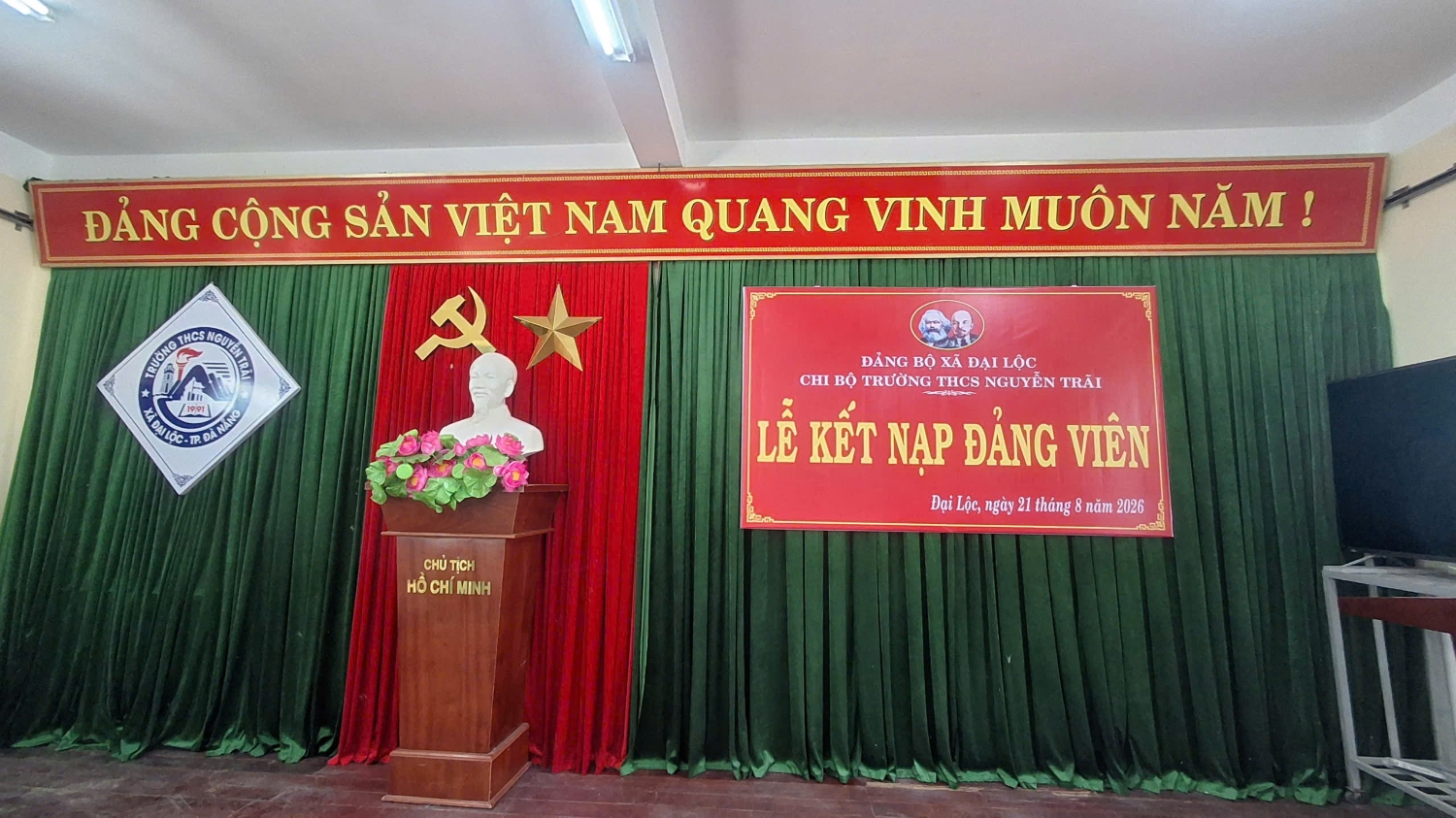 CHI BỘ TRƯỜNG THCS NGUYỄN TRÃI      TỔ  CHỨC LỄ KẾT NẠP ĐẢNG VIÊN MỚI - QUÍ III NĂM 2026
