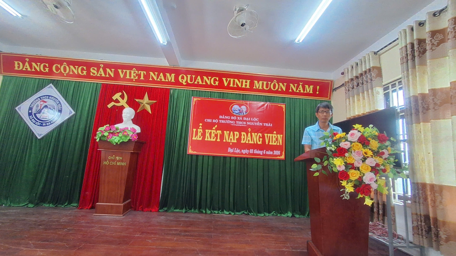 CHI BỘ TRƯỜNG THCS NGUYỄN TRÃI KẾT NẠP ĐẢNG VIÊN MỚI